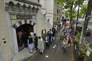 Mosque in Tokyo with Muslim worshippers
